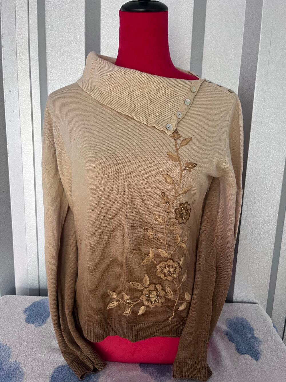 Ombre sweater with neck